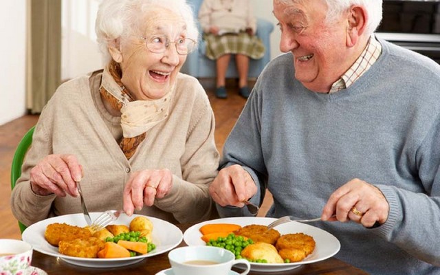 Как правильно питаться пожилым людям?