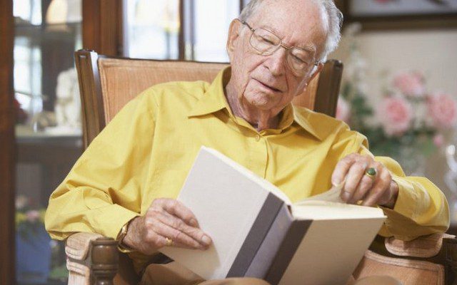 О пользе чтения для пожилых людей. Как отодвинуть старость с помощью книг