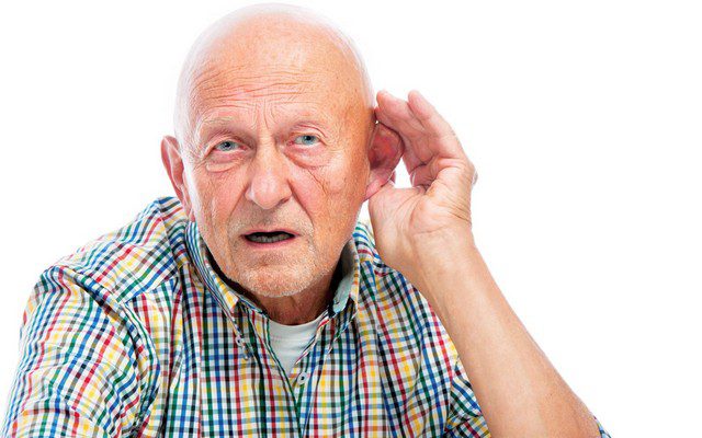 Тугоухость – не приговор в преклонном возрасте. Как выбрать слуховой аппарат для пожилых людей