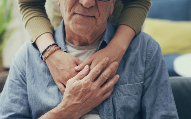 Как ухаживать за пожилым человеком с онкологическим заболеванием дома